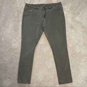 Buckle BKE Olive Green denim stretch skinny jeans size 36x31 1/2